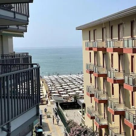 شقة Lido Di Jesolo, Lovely And Sea View Flat